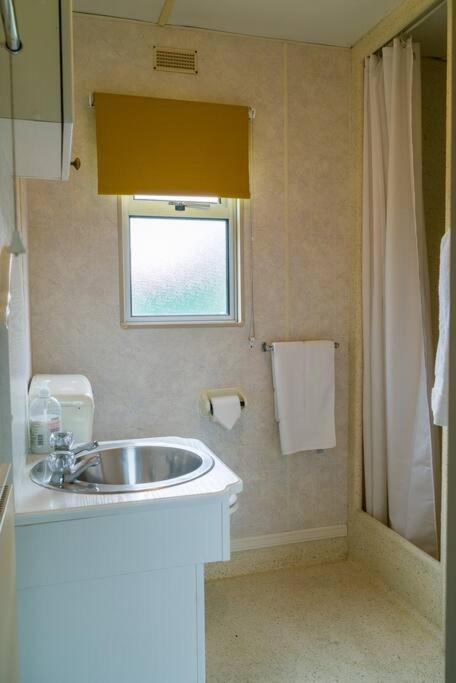 Wind In The Willows: Sleeps 4, Kitchen, Bathroom, Lounge, Wifi * Napton on The Hill
