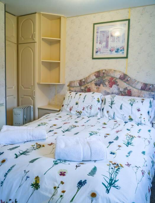 Wind In The Willows: Sleeps 4, Kitchen, Bathroom, Lounge, Wifi Appartement *